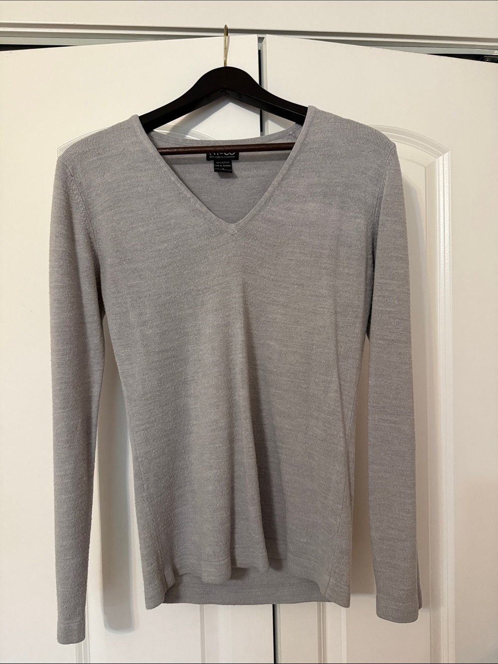 New York & Company Light Gray V-Neck Sweater